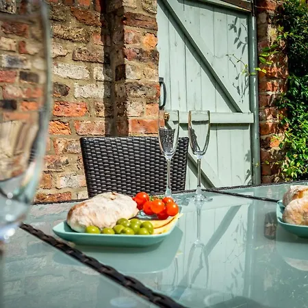 76 Nunnery Lane Ferienhaus *